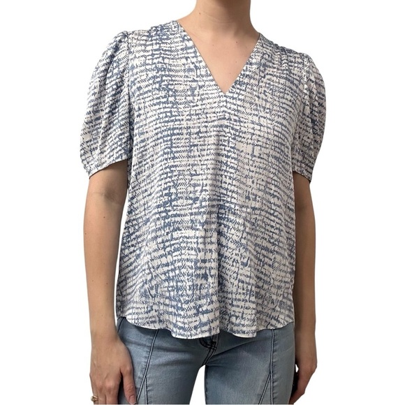 Nordstrom Signature Blouse Puff Sleeve Blue Dainty Silk Blend Size Medium - Picture 1 of 7